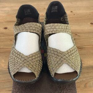 Bernie Mev Comfi Woven Elastic Peep Toe Sandals, Size 7.5, Bronze, New in Box